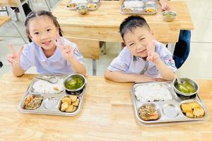 Hà Nội kiểm tra đột xuất bữa ăn bán trú học sinh