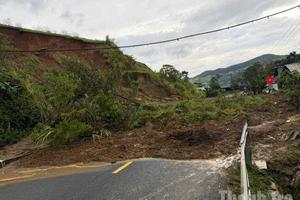 Thanh Hóa: Nhiều vị trí trên Quốc lộ 15C và 217 bị sạt lở
