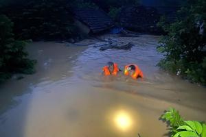 Sơ tán khẩn cấp hơn 7.000 người dân ở vùng "rốn lũ" Lạng Sơn