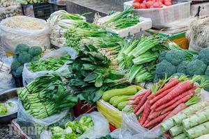 Tiểu thương thiệt hại do hoàn lưu bão Matmo, rau xanh tăng giá