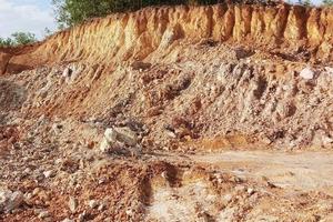 Quảng Ngãi: Hủy kết quả đấu giá 7 mỏ đất san lấp