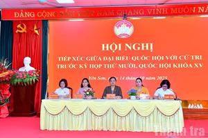 Phó Chủ tịch Ủy ban Trung ương Mặt trận Tổ quốc Việt Nam tiếp xúc cử tri xã Yên Sơn