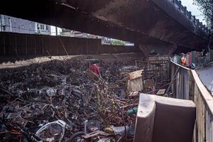 Các điểm trông giữ xe tạm thời dưới gầm cầu đều đã có kế hoạch di dời