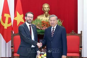 Tổng Bí thư Tô Lâm tiếp Đại sứ Anh tại Việt Nam