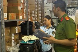 Hà Nội: Đội Quản lý thị trường số 14 liên tiếp phát hiện nhiều vụ kinh doanh hàng nhập lậu, giả mạo nhãn hiệu