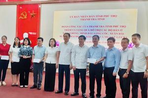 Thanh tra tỉnh Phú Thọ sẻ chia khó khăn với Nhân dân vùng bão lũ
