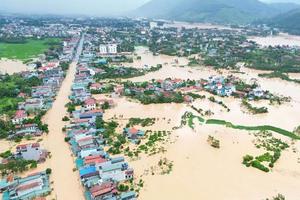 Bộ Xây dựng yêu cầu các cơ quan, đơn vị tiếp tục triển khai các biện pháp ứng phó với bão số 12 và mưa lũ