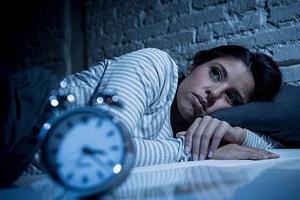 Mất ngủ kinh niên, “kẻ thù thầm lặng” hủy hoại sức khỏe và trí não