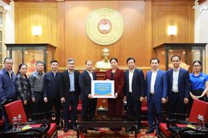 Bộ VHTTDL trao 2 tỷ đồng hỗ trợ đồng bào bị thiệt hại do bão, lũ