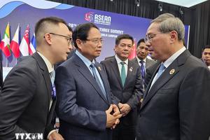 Thủ tướng Chính phủ Phạm Minh Chính gặp Thủ tướng Trung Quốc Lý Cường