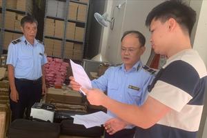 Đội Quản lý thị trường số 1: Liên tiếp triệt phá hai cơ sở sản xuất, kinh doanh hàng giả quy mô lớn tại Hà Nội