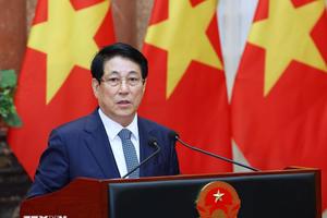 Chủ tịch nước Lương Cường lên đường dự Tuần lễ cấp cao APEC 2025