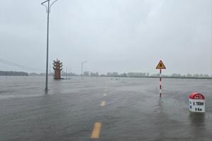 Mưa lớn, nhiều địa phương tại miền Trung tiếp tục bị ngập úng