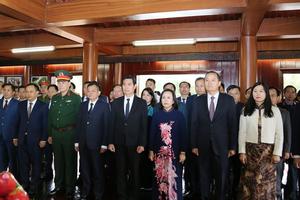 Đoàn đại biểu tỉnh Lạng Sơn dâng hương, dâng hoa tại Khu lưu niệm đồng chí Hoàng Văn Thụ