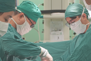 Cần cơ chế mạnh hơn để bảo vệ nhân viên y tế trước vấn nạn bạo hành