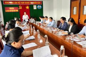 HĐND tỉnh Tây Ninh khảo sát công tác cung cấp thuốc bảo hiểm y tế và vật tư y tế tại phường Kiến Tường