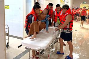 Các cơ sở y tế khu vực Trung Bộ bảo đảm công tác khám, chữa bệnh, sẵn sàng ứng phó với bão số 13