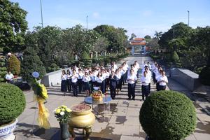 Đảng ủy Công ty Kim khí tổ chức dâng hương tại Nghĩa trang Thành phố và tham quan Bảo tàng Hồ Chí Minh, Bảo tàng Tôn Đức Thắng