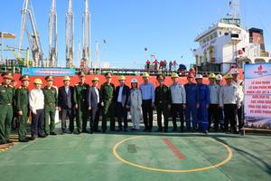 Bài 4: Ngọn lửa soi đường