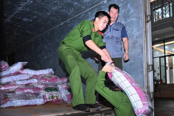 Bộ Công an hỗ trợ Nhân dân bị ảnh hưởng do bão số 13 theo tinh thần “Ba nhất”