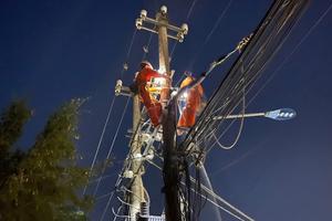 Đã cấp điện trở lại cho hơn 1,28 triệu khách hàng sau bão số 13