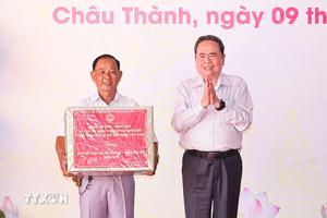 Chủ tịch Quốc hội Trần Thanh Mẫn dự Ngày hội đại đoàn kết dân tộc ở Cần Thơ