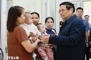 Thủ tướng thăm, động viên cán bộ, Nhân dân, lực lượng vũ trang xã biên giới Yên Khương