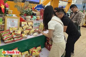 Lực lượng Quản lý thị trường Hà Nội 'căng mình' bảo vệ hàng Việt giữa mùa hội chợ