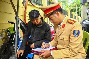 Học sinh vi phạm trật tự an toàn giao thông: Trách nhiệm của ai?