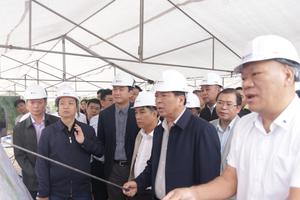 Bộ trưởng Bộ Xây dựng Trần Hồng Minh kiểm tra tiến độ thực hiện dự án cao tốc tại Lạng Sơn