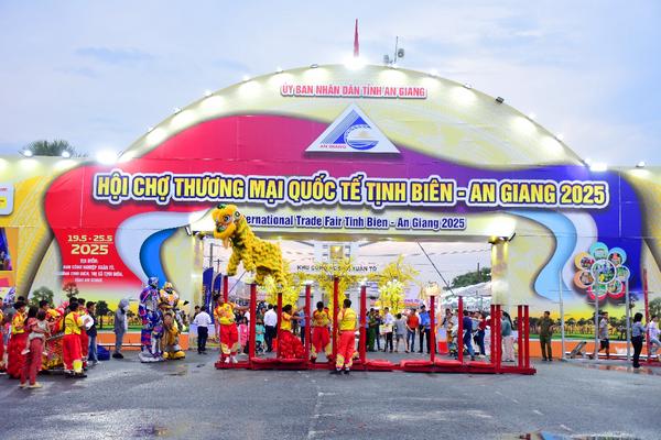 An Giang: Khai thác hiệu quả tiềm năng kinh tế biên mậu, thúc đẩy liên kết hợp tác