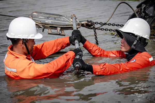 Hầu hết khách hàng đã được cấp điện trở lại sau bão số 13