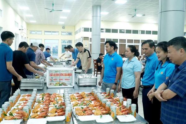 Hơn 148,7 tỷ đồng tổ chức “Bữa cơm công đoàn”