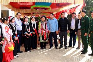 Phó Chủ tịch HĐND tỉnh Tuyên Quang chung vui Ngày hội Đại đoàn kết tại thôn Đoàn Kết