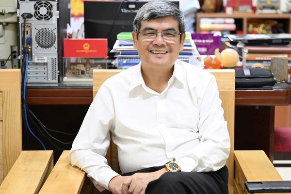 “Nơi” gieo những hạt mầm tử tế: Chân dung PGS.TS Hà Huy Phượng, người thầy của những thế hệ cầm bút