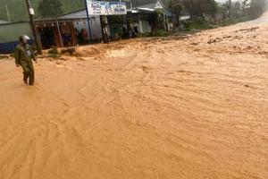 TP Huế: Tái ngập lụt sau nhiều ngày mưa lớn, giao thông chia cắt nhiều tuyến