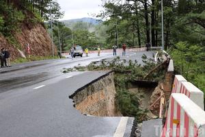 Lâm Đồng: Sạt lở tại đèo Prenn phường Xuân Hương - Đà Lạt
