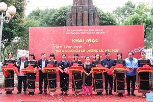 Tôn vinh giá trị văn hóa tại triển lãm ảnh “Đất và người Gia Lai – Những sắc màu mới”