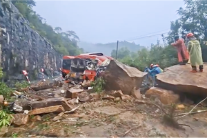 Khẩn trương khắc phục sự cố sạt lở đất tại đèo Khánh Lê, tỉnh Khánh Hòa