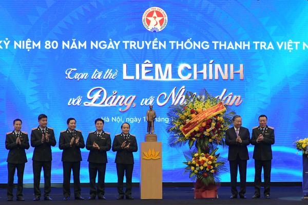 TRANG TRỌNG LỄ KỶ NIỆM 80 NĂM NGÀY TRUYỀN THỐNG THANH TRA VIỆT NAM: KHẲNG ĐỊNH VAI TRÒ "THANH BẢO KIẾM"