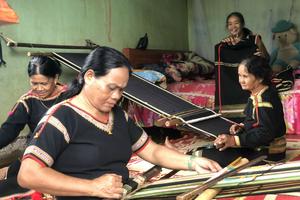 Người phụ nữ Ê Đê và hành trình giữ nghề dệt thổ cẩm truyền thống ở Ea Na