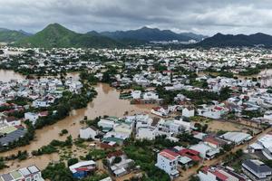 Khánh Hòa: Mưa lũ kéo dài làm sạt lở nghiêm trọng và thiệt hại lớn về người