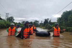 Bộ Quốc phòng chỉ đạo toàn diện ứng phó mưa lũ tại Trung Bộ