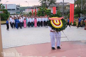 Đoàn đại biểu MTTQ Việt Nam tỉnh Tây Ninh dâng hương tri ân tại Nghĩa trang Liệt sĩ Long An