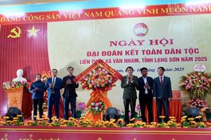 Bộ trưởng Bộ Công an Lương Tam Quang dự Ngày hội Đại đoàn kết toàn dân tộc tại Lạng Sơn