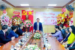 Bí thư Tỉnh ủy Nghệ An chúc mừng Sở Giáo dục và Đào tạo nhân 43 năm Ngày Nhà giáo Việt Nam