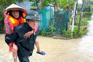 Quân đội huy động tối đa lực lượng tiếp cận vùng ngập sâu tại Khánh Hòa, Đắk Lắk, Gia Lai