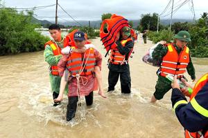 Thủ tướng chỉ đạo tổng lực, huy động mọi lực lượng, mọi biện pháp ứng phó và khắc phục hậu quả mưa lũ đặc biệt lớn