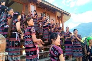 Lễ vào nhà Roong mới của người Tà Ôi: Vòng mặt trời và ngọn lửa cộng đồng