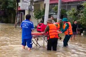 Bộ Y tế: Tổ chức trực 24/24h, sẵn sàng thu dung cấp cứu cho nạn nhân do mưa lũ gây ra